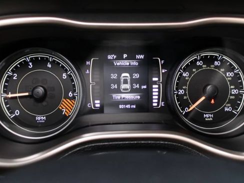 Used 2014 Jeep Cherokee Latitude w/ Cold Weather Group AWD/4WD image 19