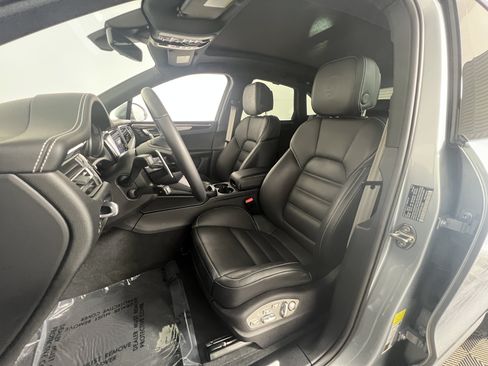 Certified 2026 Porsche Macan S AWD/4WD image 5