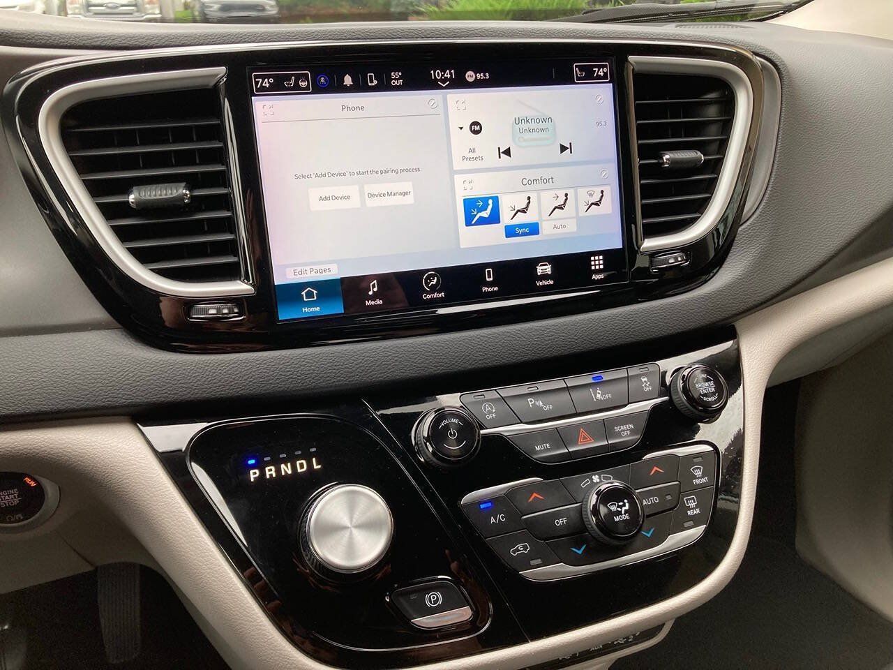 Used 2024 Chrysler Pacifica Touring-L FWD image 22