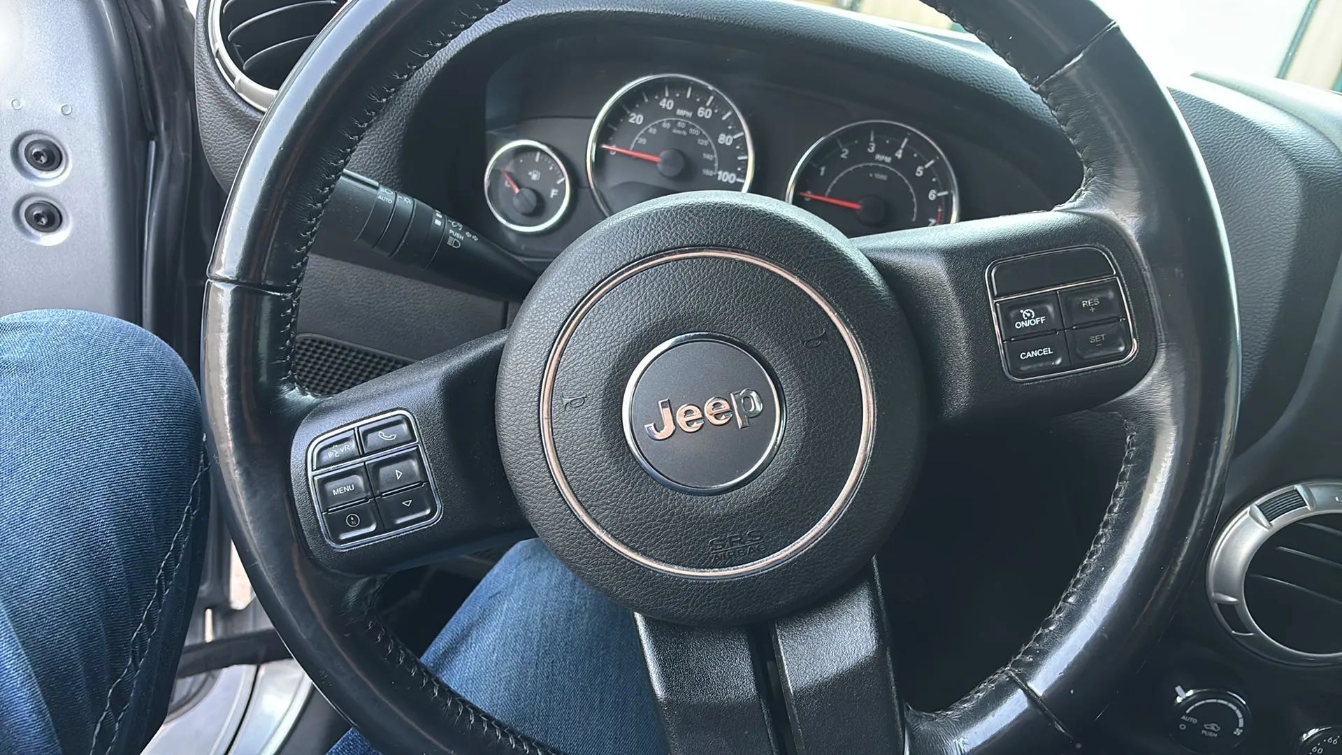 Used 2017 Jeep Wrangler Unlimited Sahara w/ Connectivity Group AWD/4WD image 44