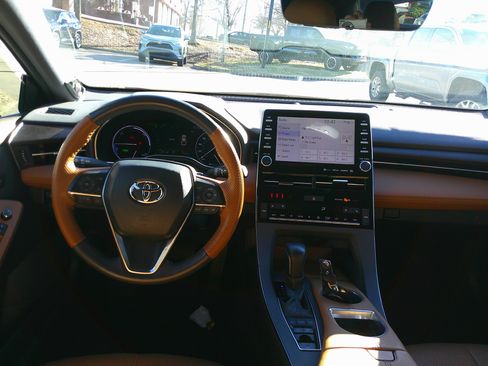 Used 2022 Toyota Avalon Limited image 30