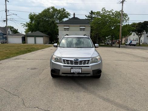 Used 2013 Subaru Forester 2.5X Premium w/ Popular Pkg 3 AWD/4WD image 2