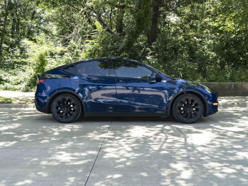 Used 2023 Tesla Model Y Long Range AWD/4WD image 10