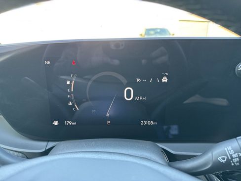 Used 2025 Buick Envista Sport Touring image 17