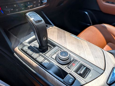 Used 2019 Maserati Levante image 26