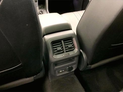 Certified 2023 Volkswagen Tiguan SE w/ Panoramic Sunroof Package image 35