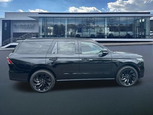 New 2026 Lincoln Navigator Reserve w/ Jet Appearance Package AWD/4WD image 9