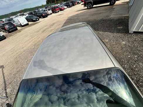 Used 2001 Pontiac Bonneville SE FWD image 10