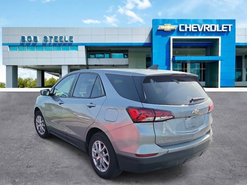 Used 2024 Chevrolet Equinox LS w/ LS Convenience Package FWD image 3