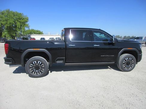 New 2026 GMC Sierra 2500 Denali Ultimate AWD/4WD image 3