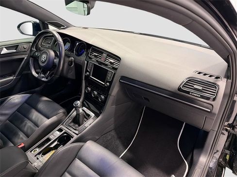 Used 2017 Volkswagen Golf 4-Door image 25