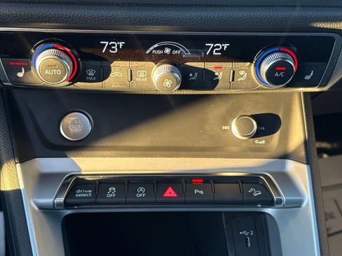 Used 2020 Audi Q3 2.0T Premium image 23