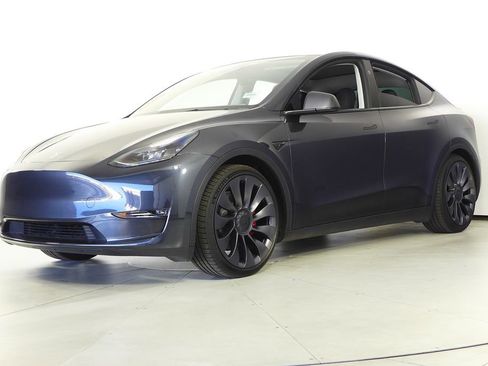 Used 2024 Tesla Model Y Performance image 2
