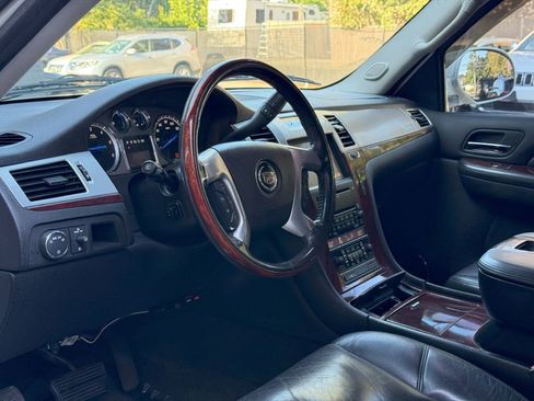 Used 2009 Cadillac Escalade AWD image 11
