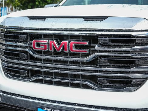 Used 2024 GMC Sierra 1500 SLT image 6