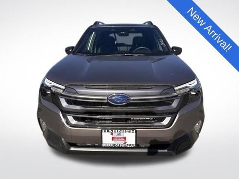 Used 2025 Subaru Forester Premium image 2