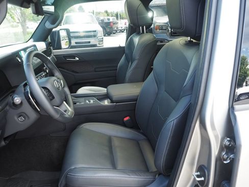 Used 2025 Lexus GX 550 w/ Accessory Package (31) AWD/4WD image 14