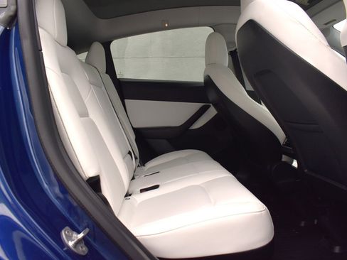 Used 2021 Tesla Model Y Long Range AWD/4WD image 27