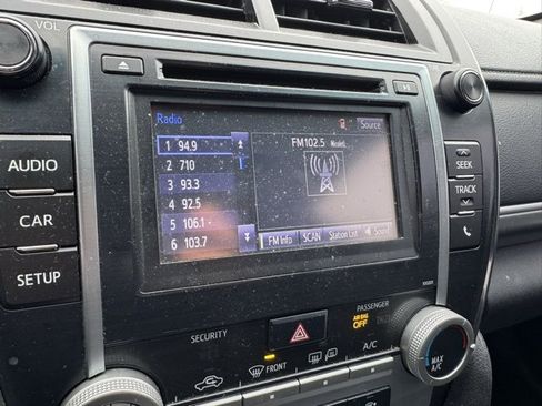 Used 2014 Toyota Camry SE image 3