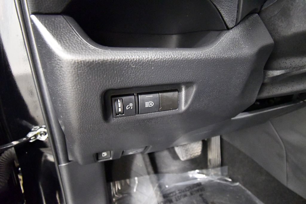Used 2022 Toyota RAV4 LE AWD/4WD image 19