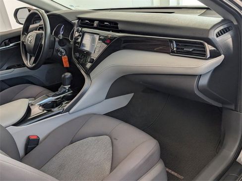Used 2020 Toyota Camry LE image 15
