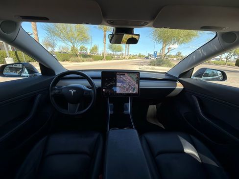 Used 2018 Tesla Model 3 Long Range image 11