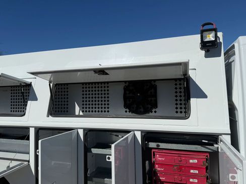 Used 2019 Freightliner Sprinter 3500 w/ Premium Package RWD image 11