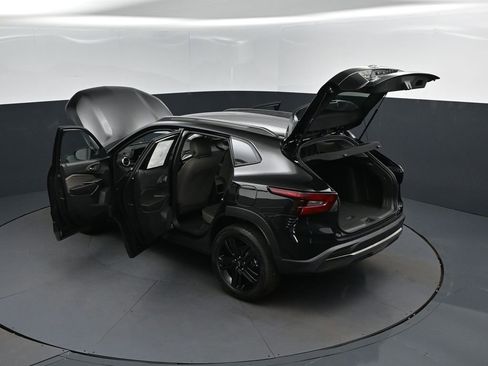 New 2026 Chevrolet Trax ACTIV w/ Driver Confidence Package FWD image 2