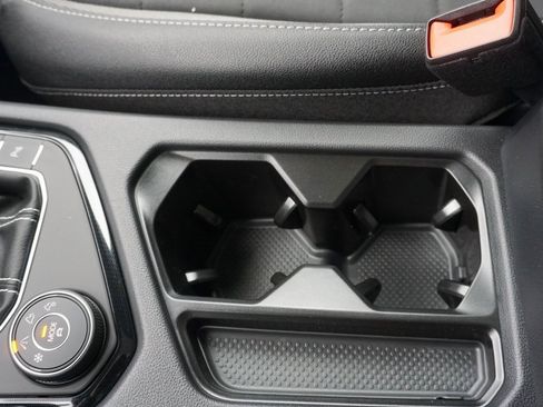 New 2026 Volkswagen Taos SE image 17