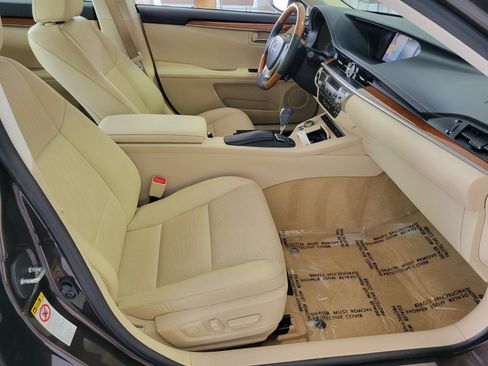 Used 2014 Lexus ES 300h w/ Premium Package w/Bamboo Trim image 17