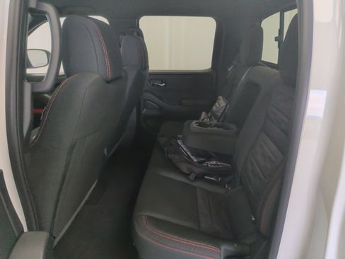 Used 2025 Nissan Frontier PRO-4X AWD/4WD image 14
