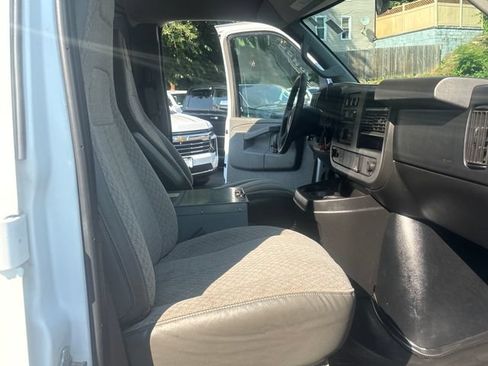 Used 2017 Chevrolet Express 2500 RWD image 21