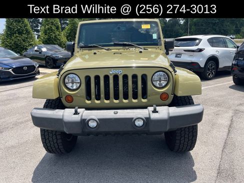 Used 2013 Jeep Wrangler Unlimited Sahara w/ Connectivity Group AWD/4WD image 2