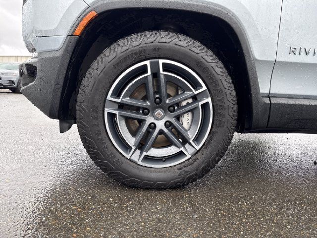 Used 2025 Rivian R1S Adventure Dual AWD/4WD image 32