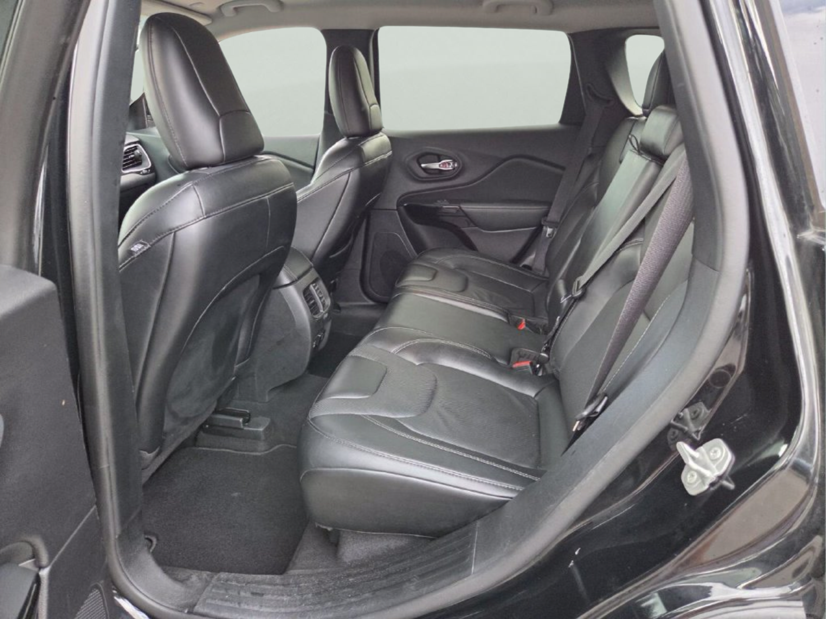 Used 2023 Jeep Cherokee Altitude Lux AWD/4WD image 10
