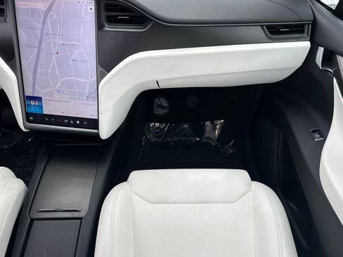 Used 2018 Tesla Model X 100D image 29