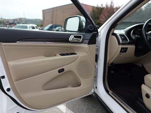 Used 2017 Jeep Grand Cherokee Limited w/ Luxury Group II RWD image 16