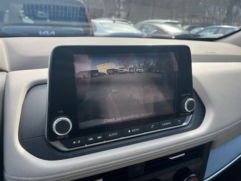 Used 2025 Nissan Rogue SV image 21