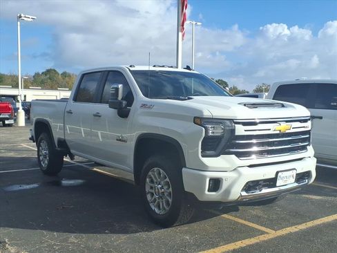 Used 2025 Chevrolet Silverado 2500 LT w/ Z71 Chrome Sport Edition image 15