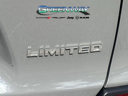 Used 2020 Jeep Cherokee Limited image 32