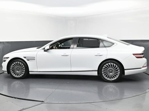 Used 2023 Genesis G80 image 8