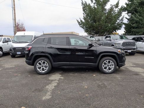 Used 2026 Jeep Compass Latitude AWD/4WD image 8