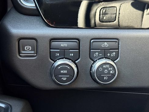 Used 2024 GMC Sierra 1500 Elevation AWD/4WD image 12