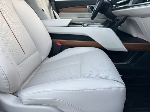 New 2026 Cadillac Vistiq Luxury image 13