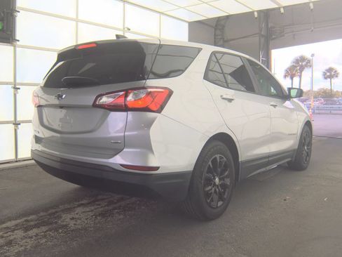Used 2020 Chevrolet Equinox LS w/ LS Convenience Package AWD/4WD image 4