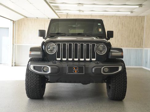 Used 2018 Jeep Wrangler Unlimited Sahara AWD/4WD image 2