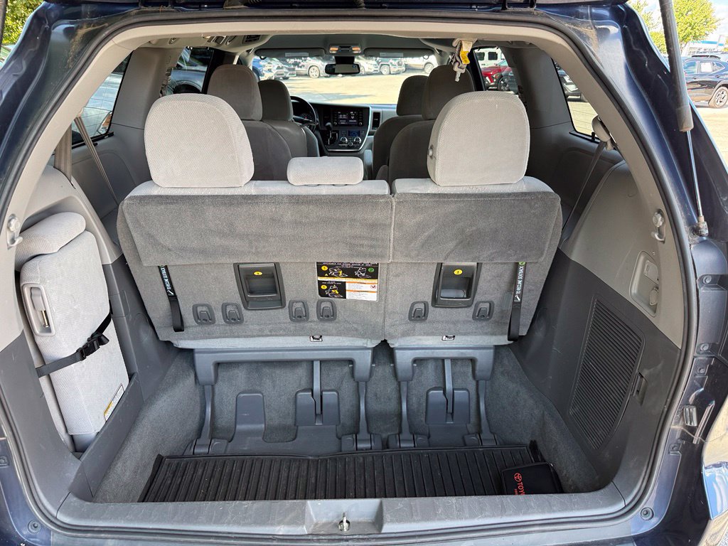 Used 2018 Toyota Sienna LE FWD image 38