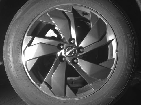Used 2025 Nissan Rogue SV FWD image 15