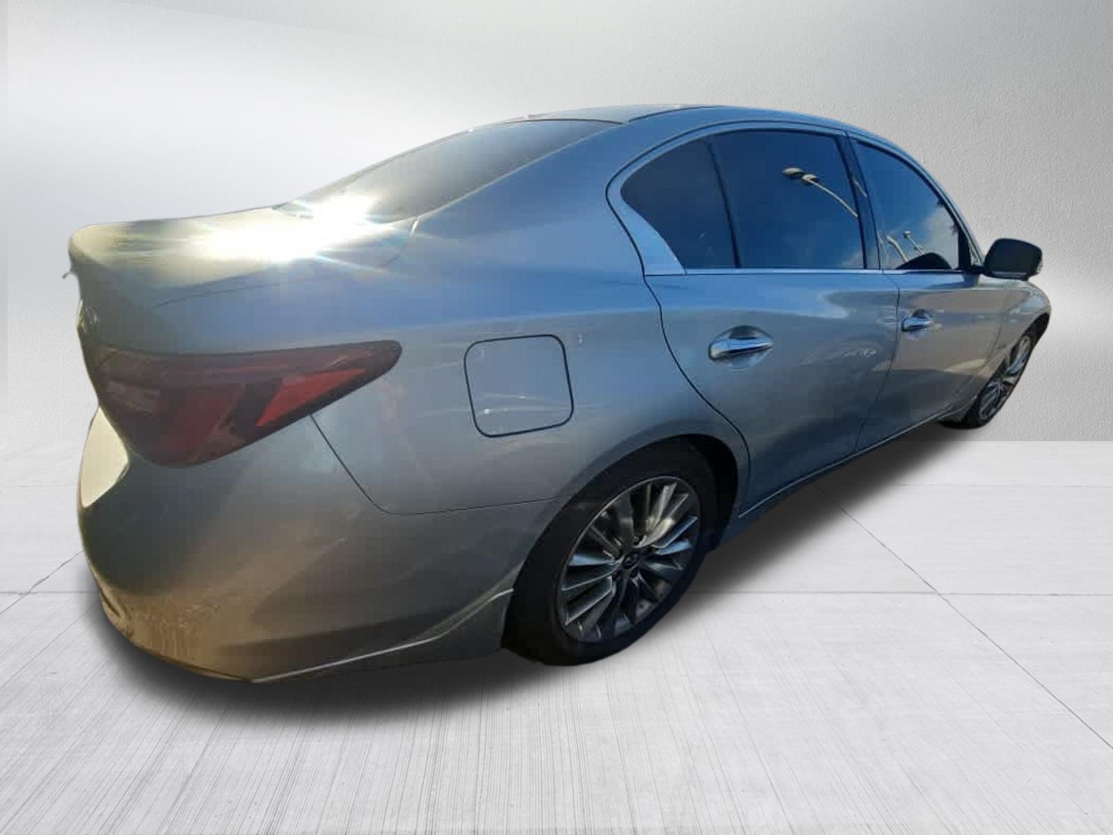 Used 2018 INFINITI Q50 Luxe w/ Essential Package (3.0T Luxe) AWD/4WD image 4