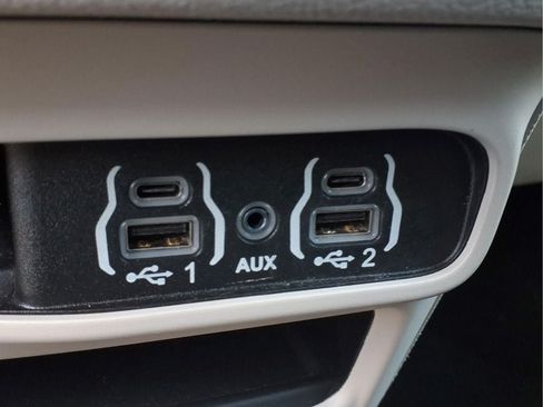 Used 2024 Chrysler Pacifica Touring-L FWD image 14